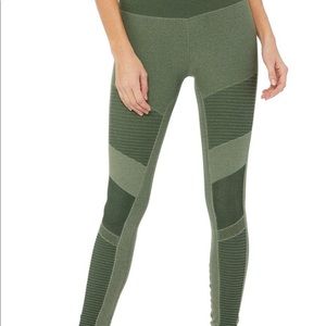 Seamless moto legging